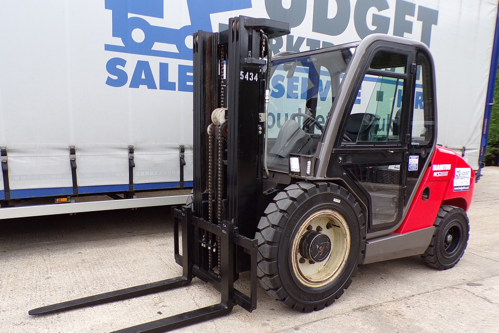 forklift-truck-transport-service