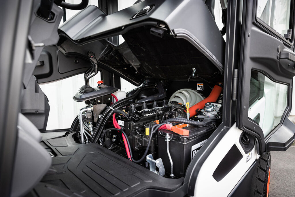 forklift-truck-servicing