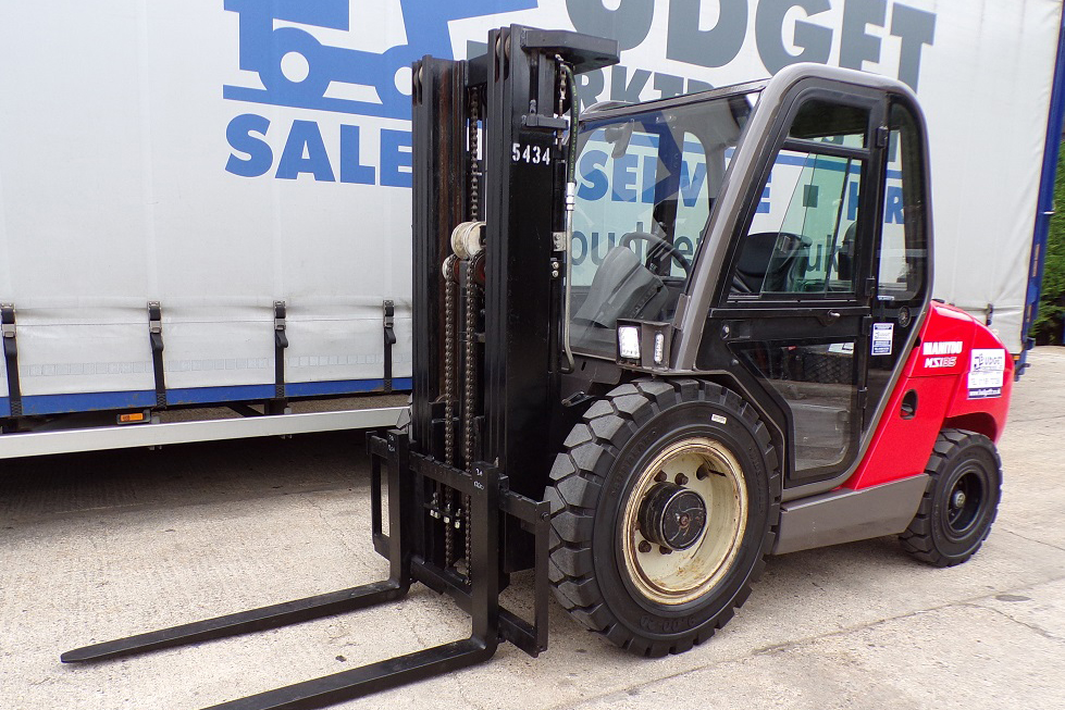 rough-terrain-forklift-truck