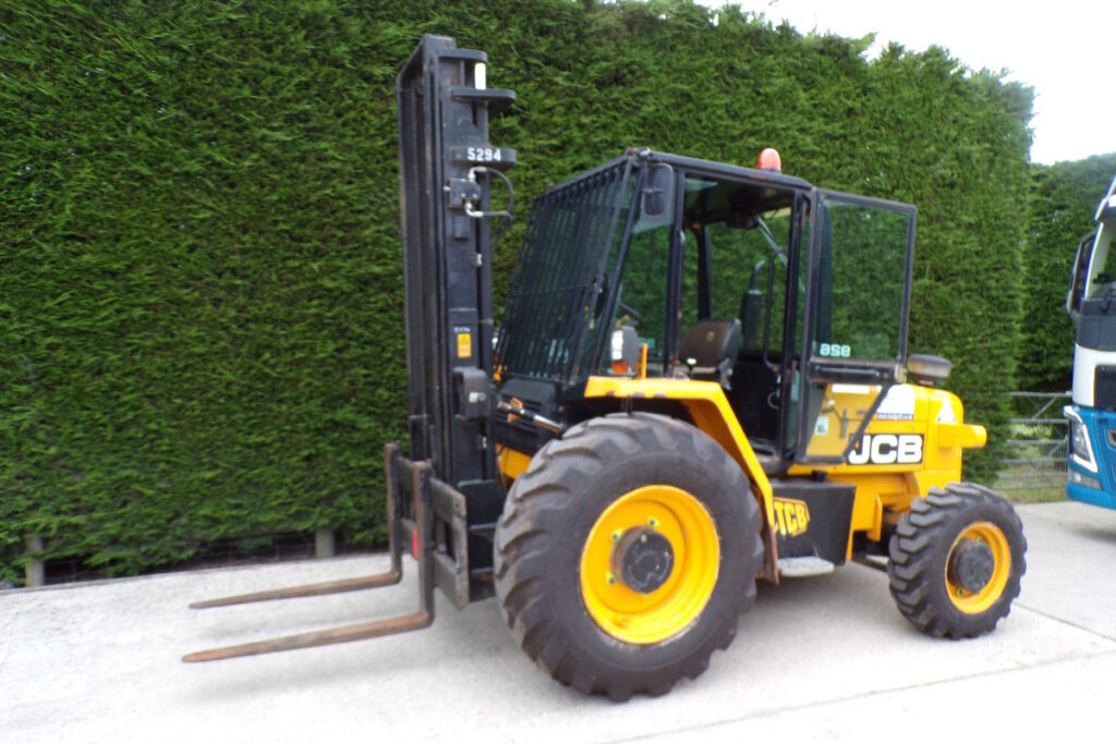 rough-terrain-forklift-truck