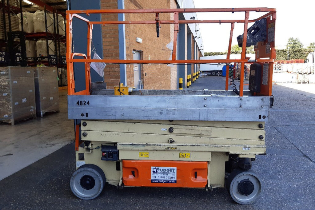 scissor-lift-access-platform