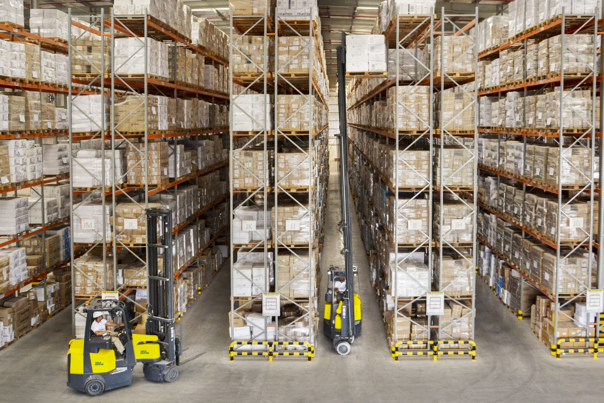Vna Machine Operator Very Narrow Aisle (VNA) Forklift Trucks for hire and to buy across the ...